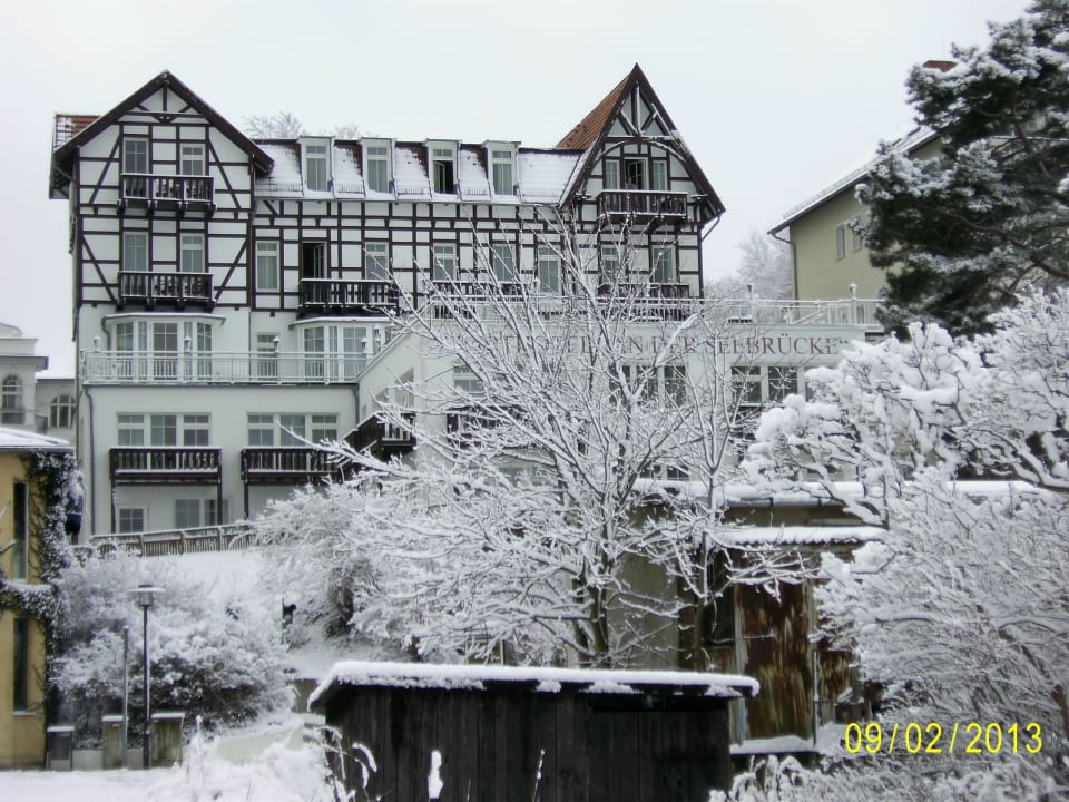 Blick vom Strand aus Hotel am Fischerstrand