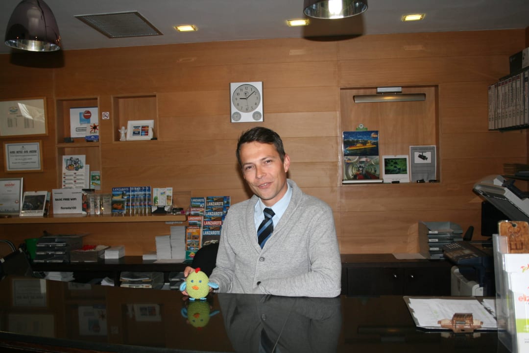 Freundlich und kompetent - der Rezeptionist  Hotel Floresta