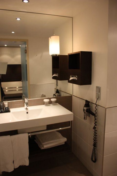 Bathroom of a standard room Mövenpick Hotel Amsterdam City Centre