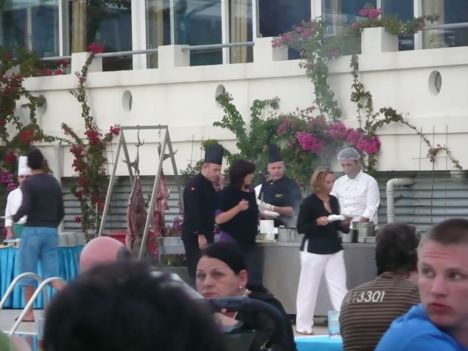 Piątkowe obiadki serwowane na świeżym powietrzu Miarosa Kemer Beach