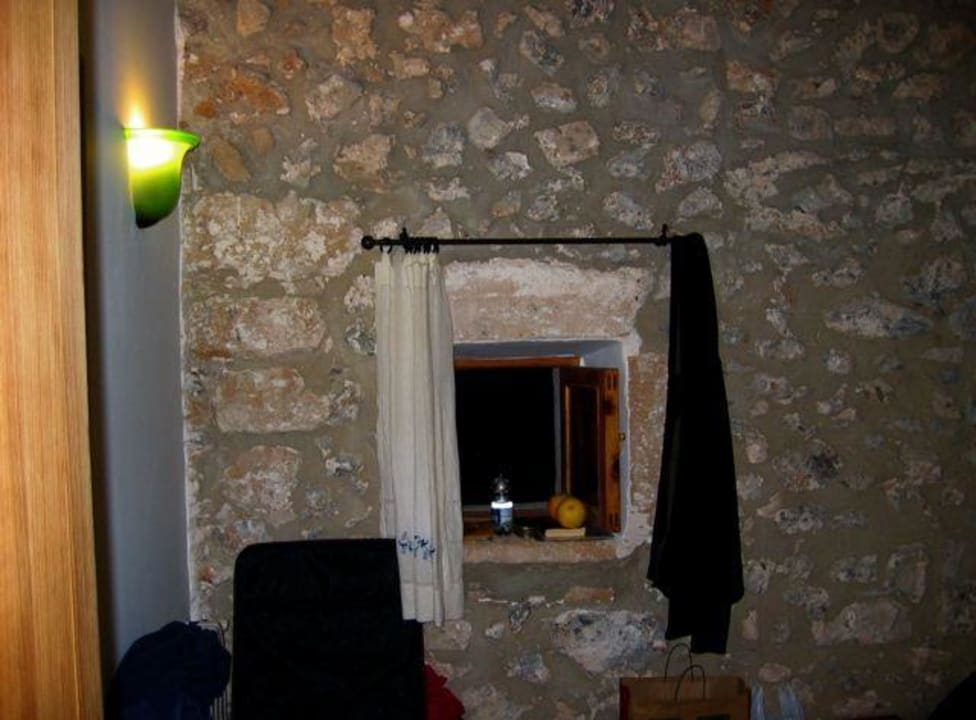 Das einzige Fenster der Klosterzelle Hotel Ermita de la Victoria