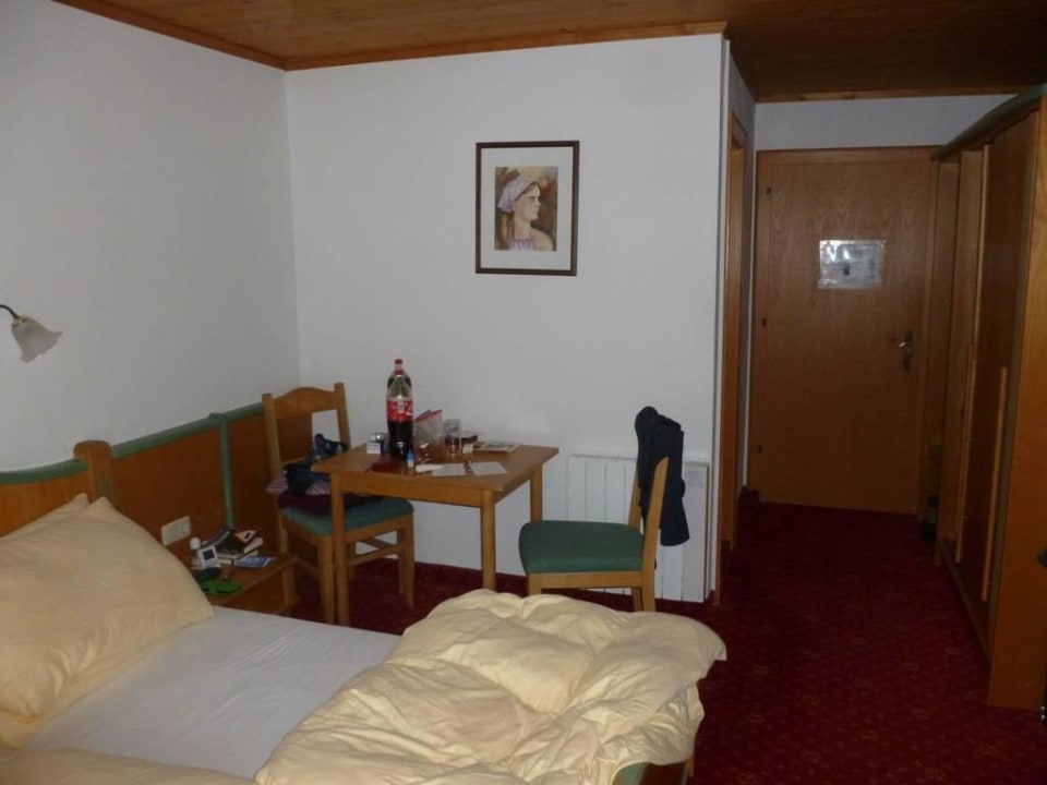 Geräumiges Zimmer, sehr gepflegt und ausreichend Altachhof