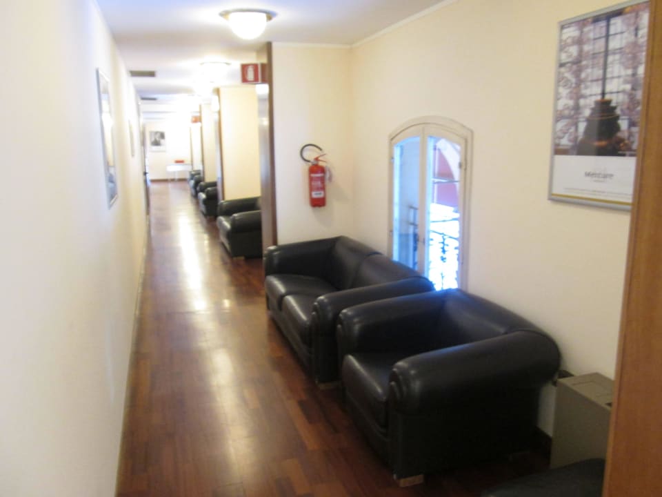 Hotelflur / Gang  Hotel Mercure Bologna Centro
