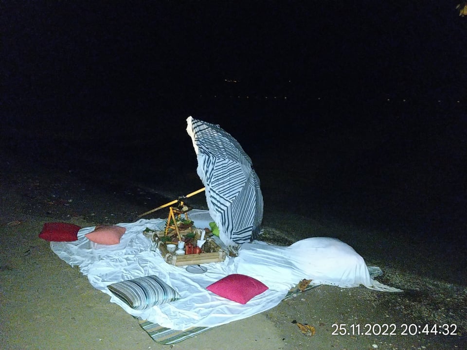 Strand Island Escape Burasari