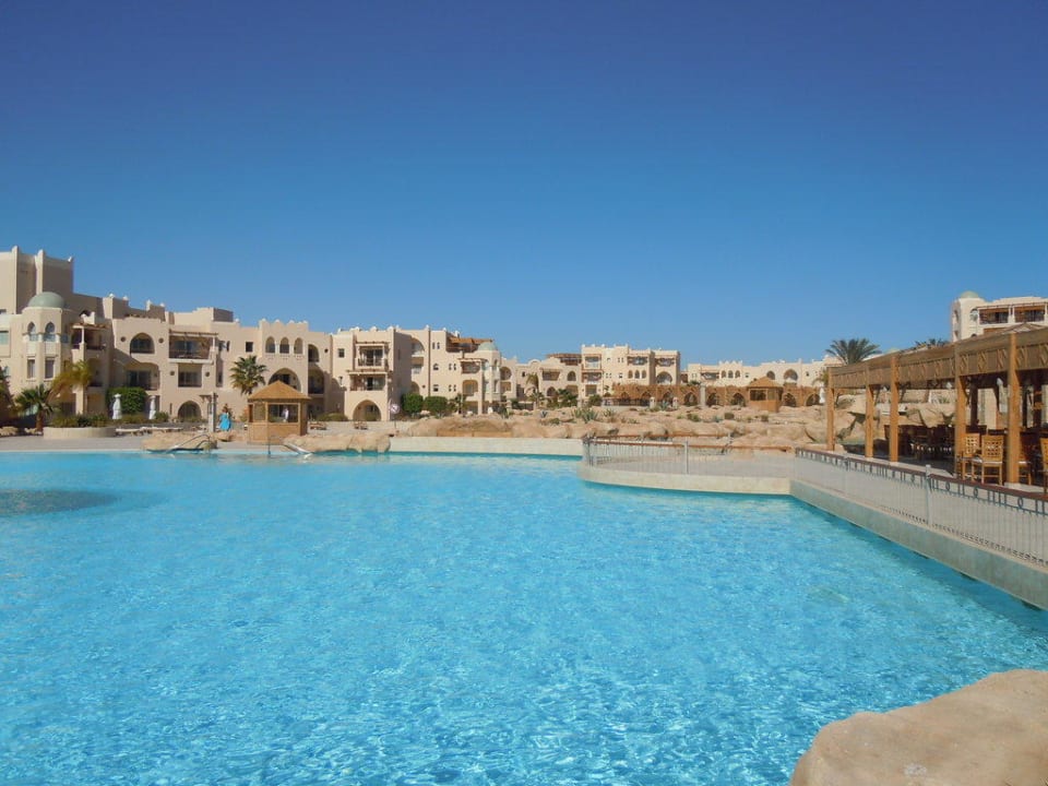 Der beheizte Hauptpool Hotel Kempinski Soma Bay