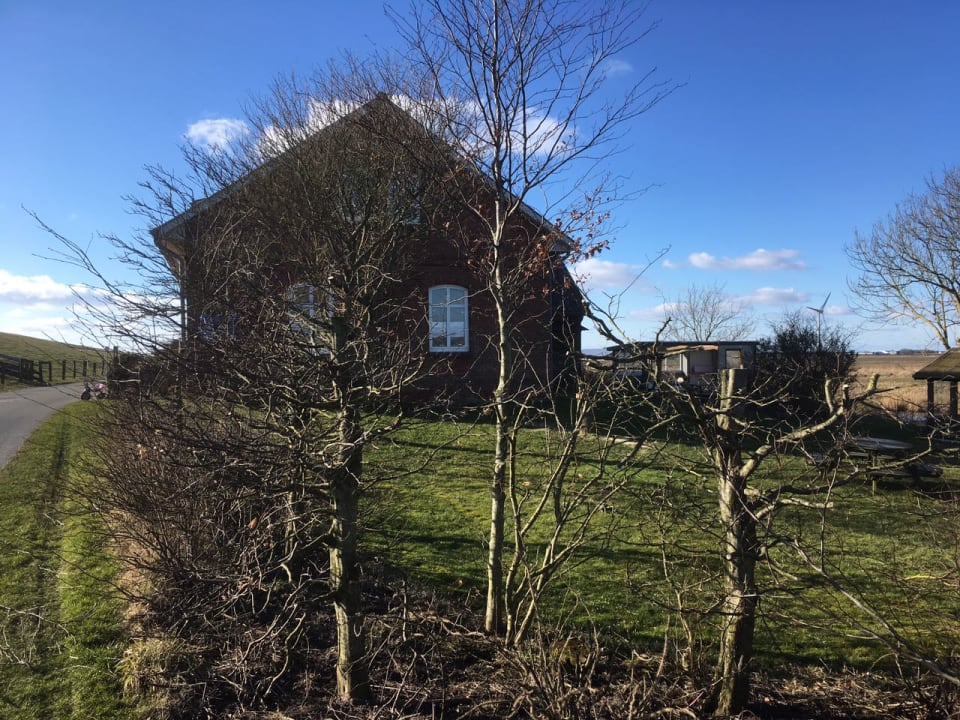 Gartenanlage Ferienhaus Hemenswarft direkt an der Nordsee mit Meerblick