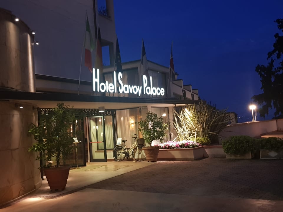 Außenansicht Hotel Savoy Palace