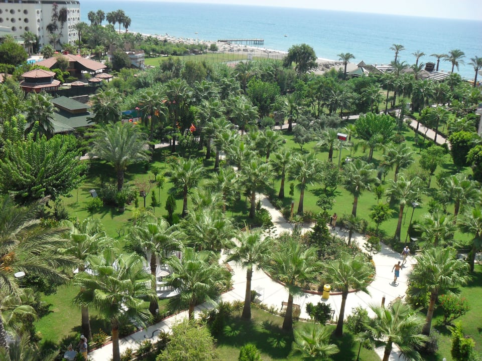 Der liebevoll angelegte Hotelgarten Saphir Hotel & Villas