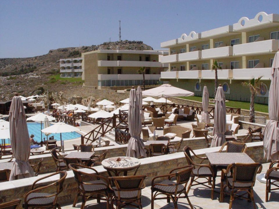 Blick vom Pool zum Hotel Hotel Kalithea Horizon Royal