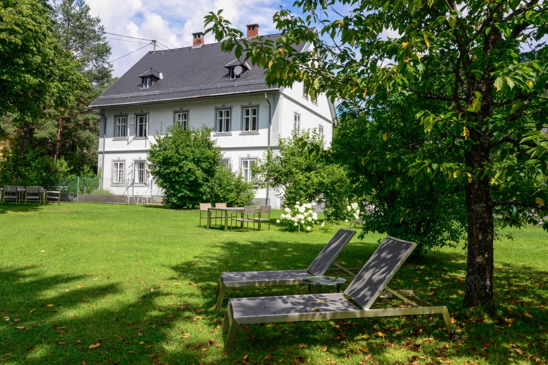 Gartenanlage Ferienwohntraum Haller - Villa Alpenchic