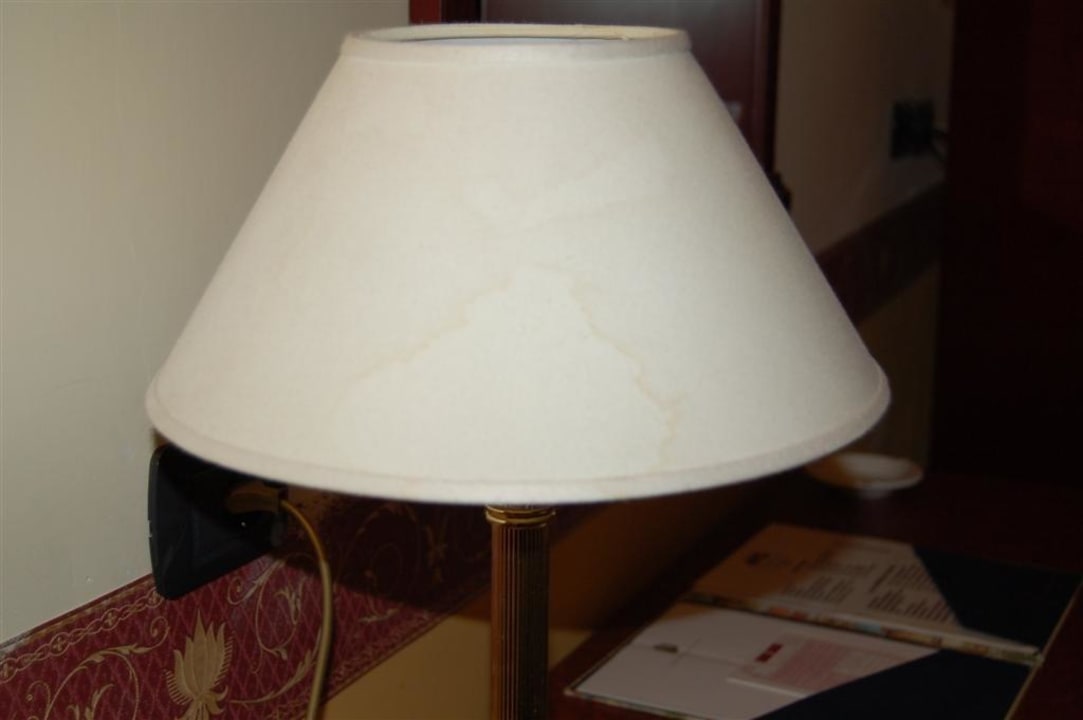 Fleckiger Lampenschirm Hotel Spadai