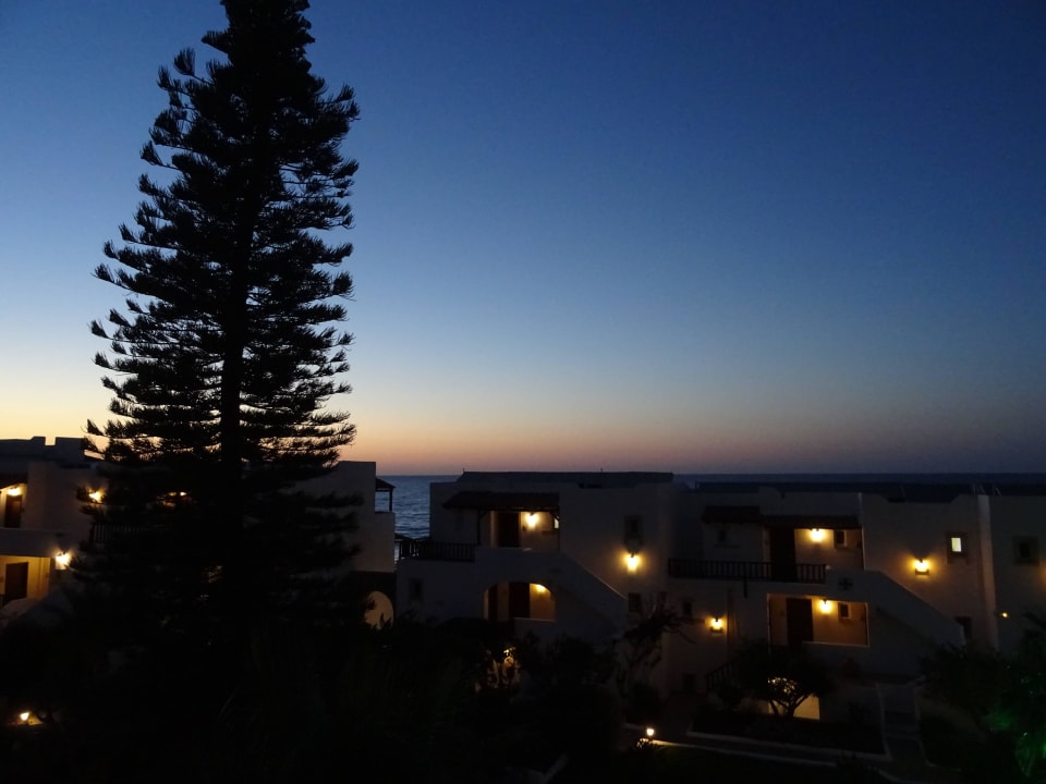 Abends.. Alexander Beach Hotel & Village Resort