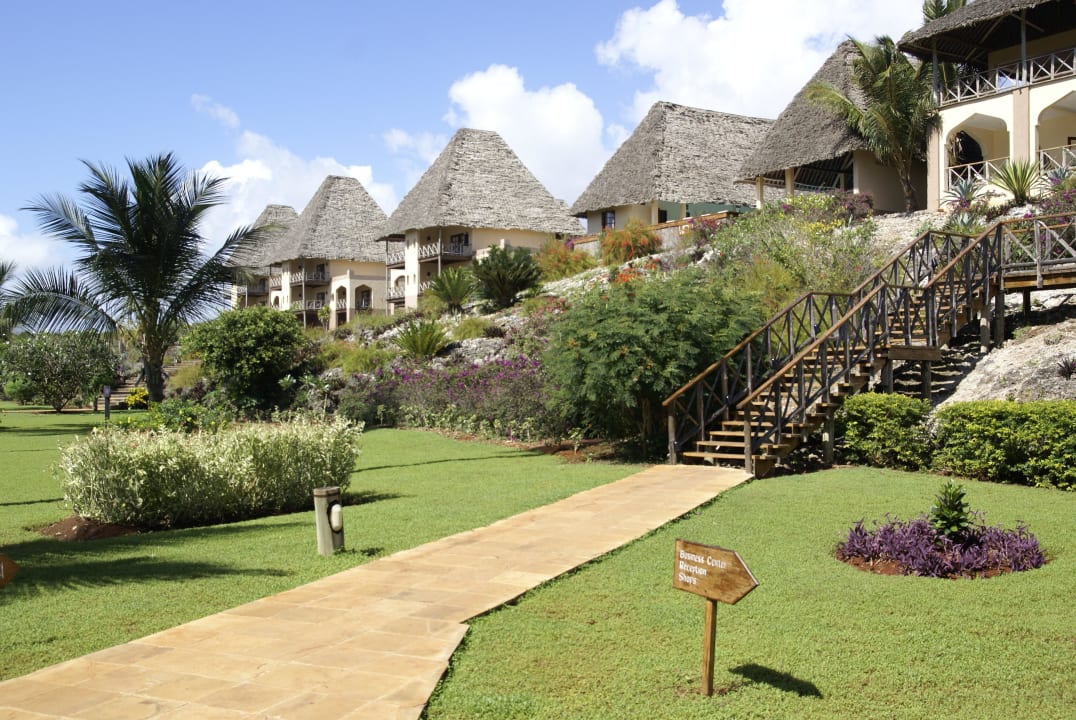 Gepflegte Gartenanlage Neptune Pwani Beach Resort & Spa