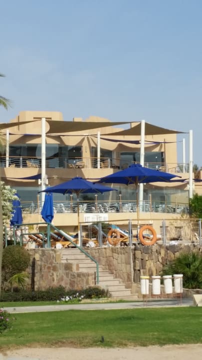 Blick vom Strand auf den Pool und aufs Restaurant  Shams Prestige Abu Soma-Adults Only