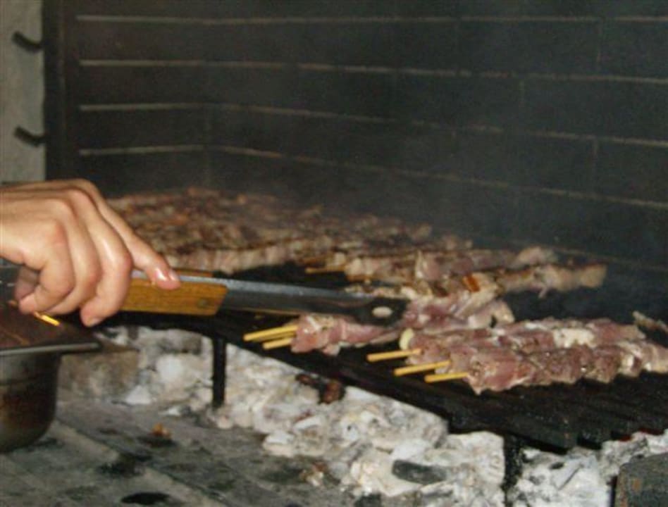 Barbecue-Abend im Garten des Valley Village Matala Valley Village