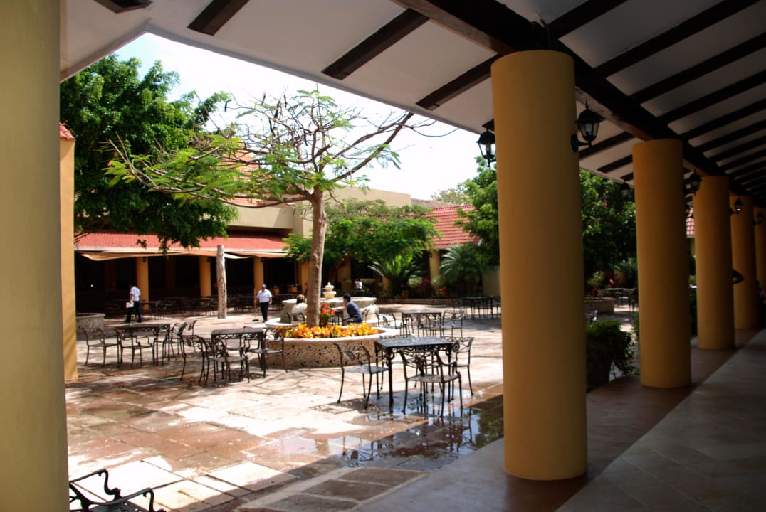 Blick in den Innenhof beim Restaurant Viva Azteca by Wyndham - All Inclusive Resort