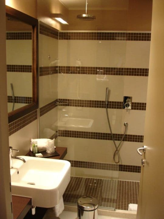 Modernes Badezimmer Hotel Ramada Plaza Milano