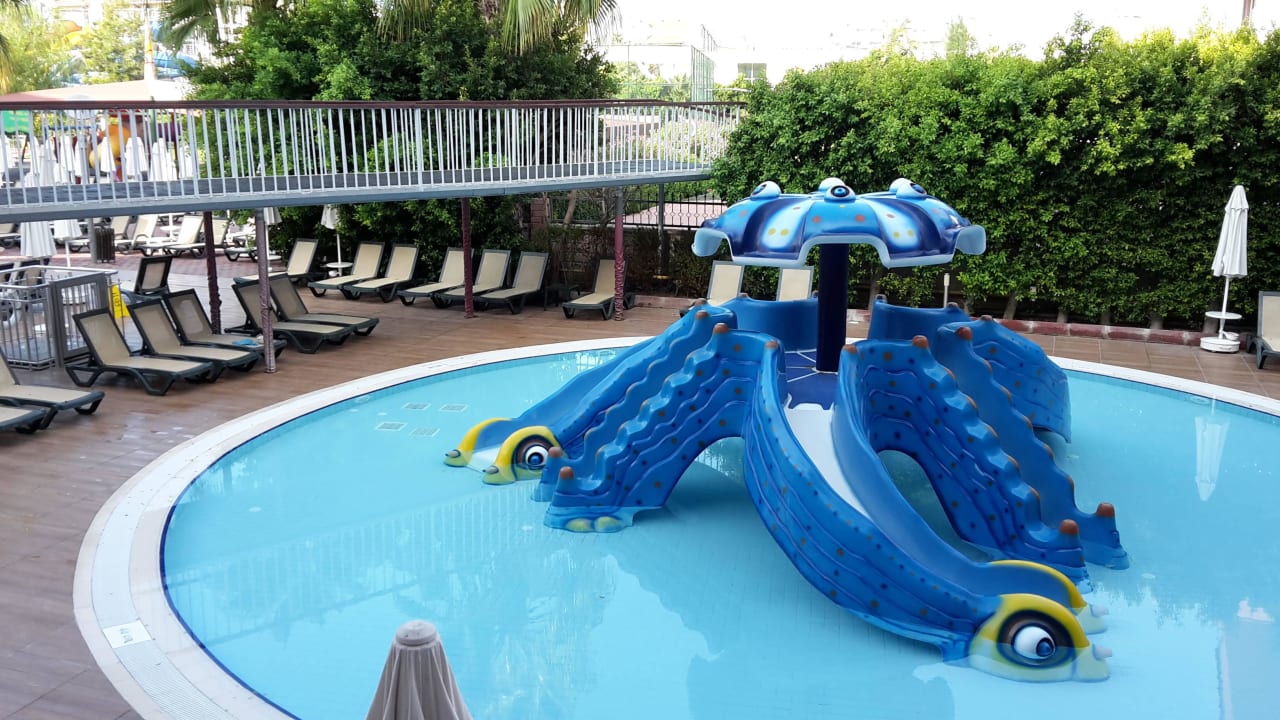 Kinderpool Hane Family Resort