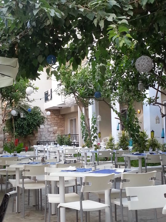 Innenhof Dimitrios Beach Hotel