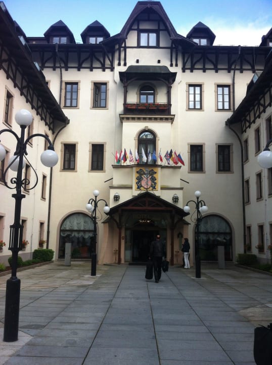 Eingang Chateau Monty Spa Resort