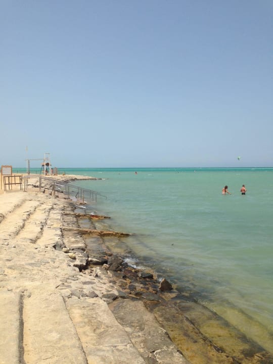 Strand mit Treppen. Kein Sandtsrand Riviera Aqua Park Resort