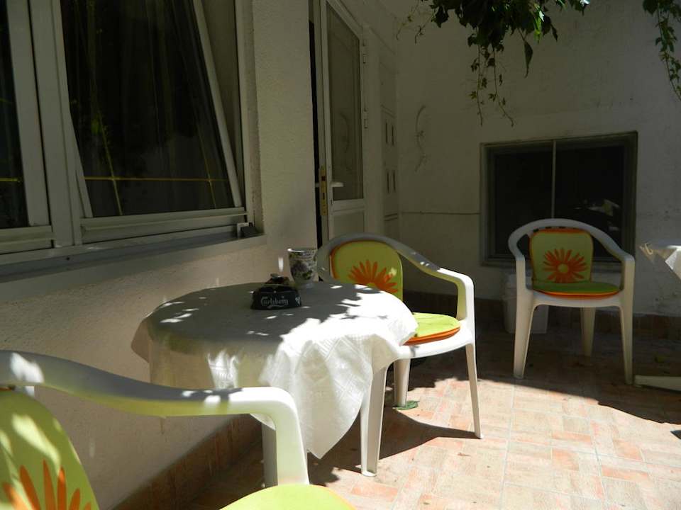 Kleiner Tisch Apartments Kosta