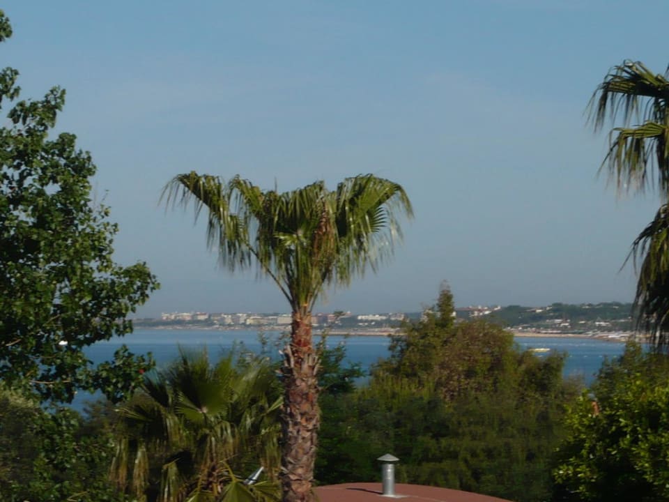 Blick von unserem Balkon auf das Meer Hotel Grand Side