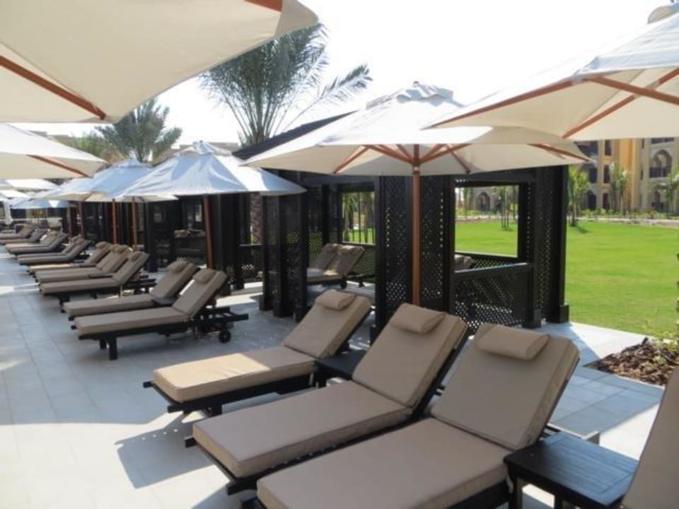 Relaxen am Pool DoubleTree by Hilton Resort & Spa Marjan Island
