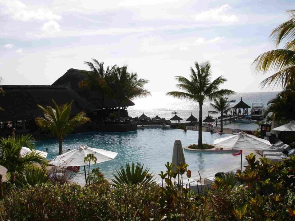 ein Teil  des Pools Maritim Resort & Spa Mauritius