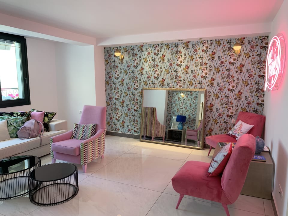 Lobby The Alley Hotel