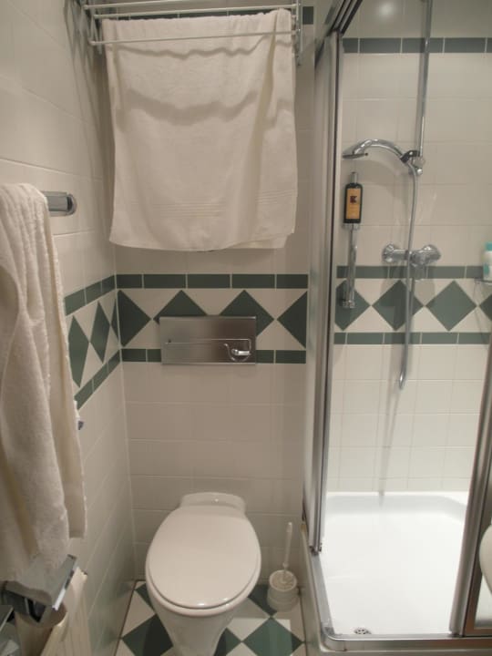 Das riesige Bad Sporthotel am Semmering