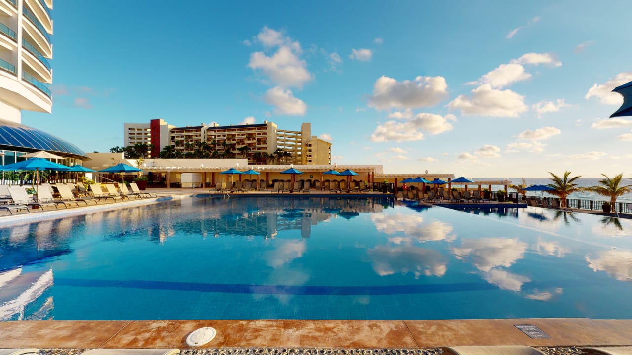 Pool Seadust Cancun Family Resort