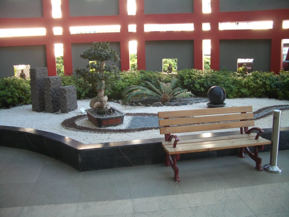 Weg zum Eingang Limak Lara Deluxe Hotel & Resort