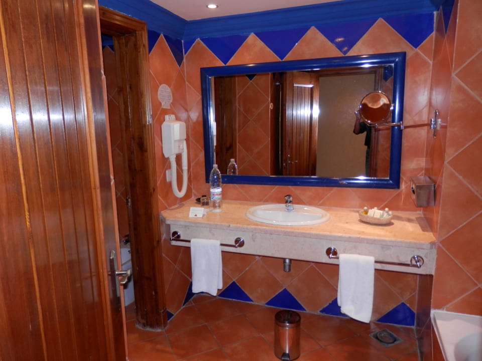 Großer Waschtisch mit viel Platz Grand Makadi