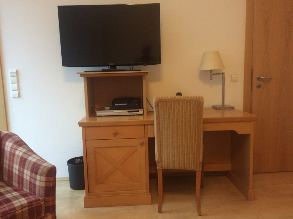 Wohnzimmer / Schreibtisch / TV The Doorman Welle Frankfurt am Main