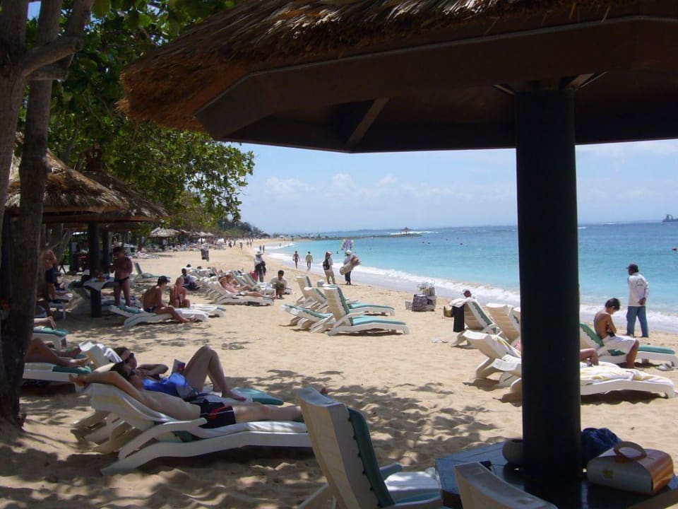 Strand - tagsüber belebt The Laguna A Luxury Collection Resort & Spa