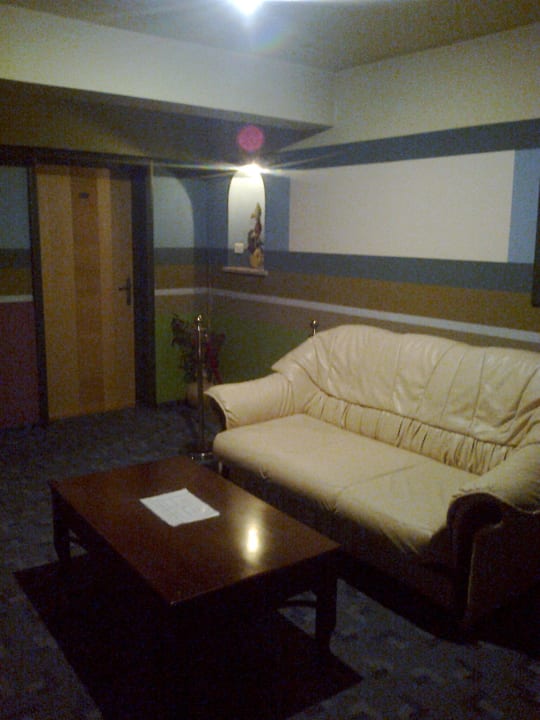 Floor lobby Hotel Hanul Fullton