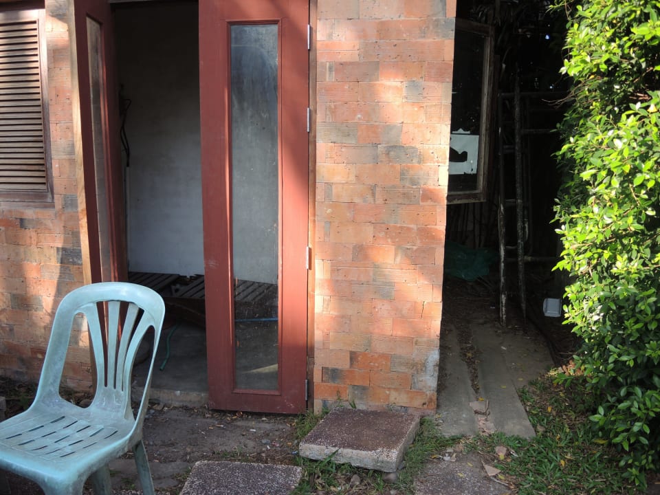 So siehts aus wenn man zur Lobby geht Hotel The Cliff Ao Nang