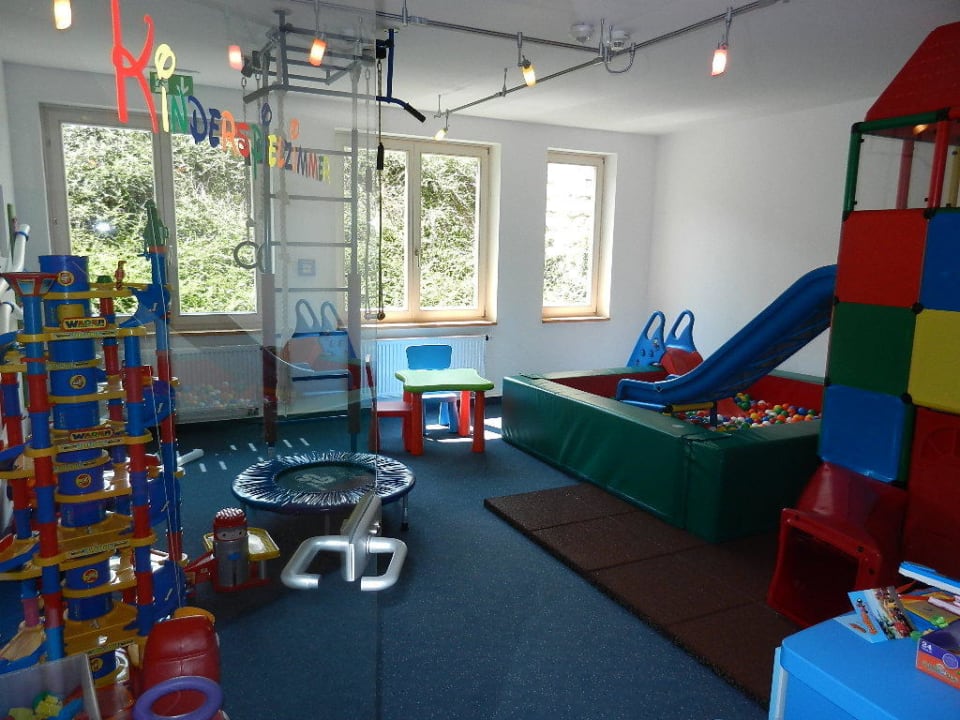 Alm- & Wellnesshotel Alpenhof - Kinderspielzimmer Alm- & Wellnesshotel Alpenhof