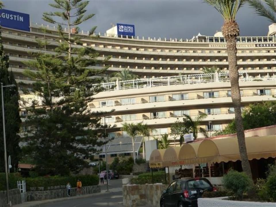 Vorne die Familien- und Sparzimmer Gloria Palace San Agustin Thalasso & Hotel