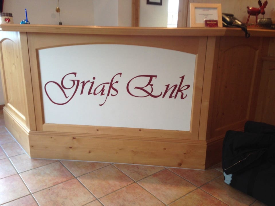 Tiroler Gruß am Empfang Hotel Garni Chasa Sulai