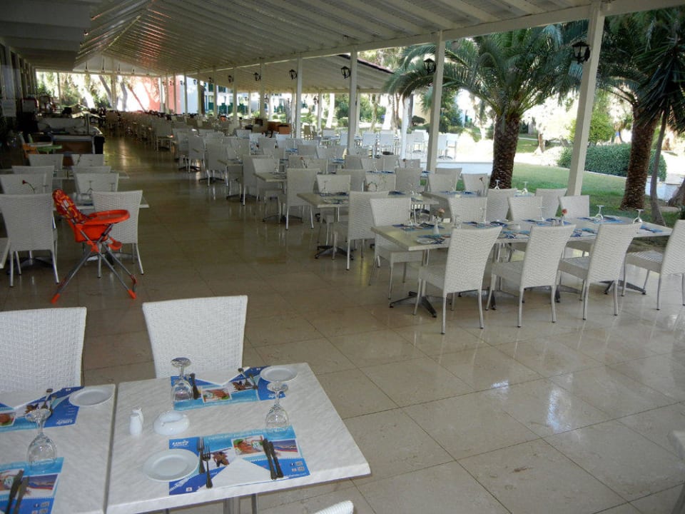 Restaurant Sitzplätze draussen Domes Aulūs Zante, Autograph Collection