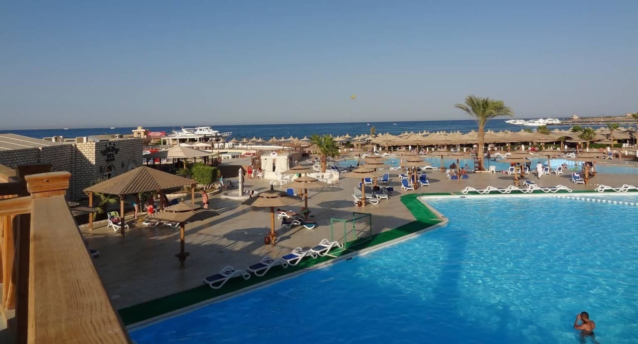 Alles schön gross Aladdin Beach Resort