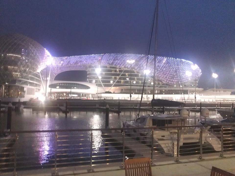 Yas Viceroy by night W Abu Dhabi - Yas Island