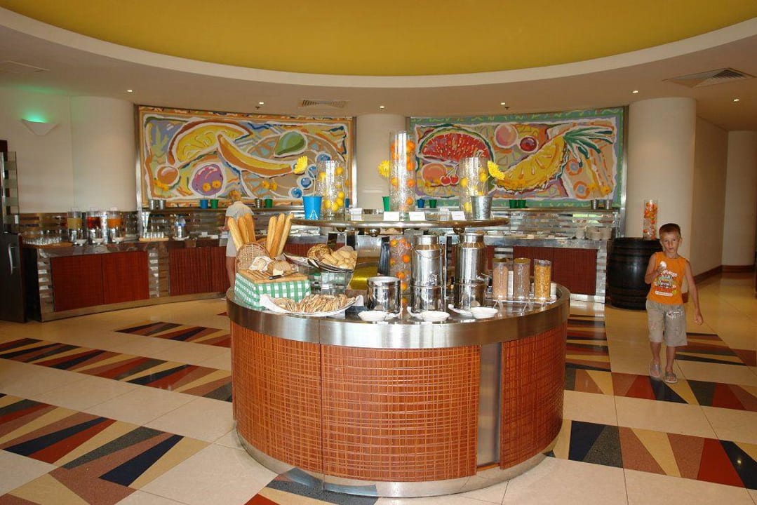 Buffet Hotel Le Meridien Al Aqah Beach Resort