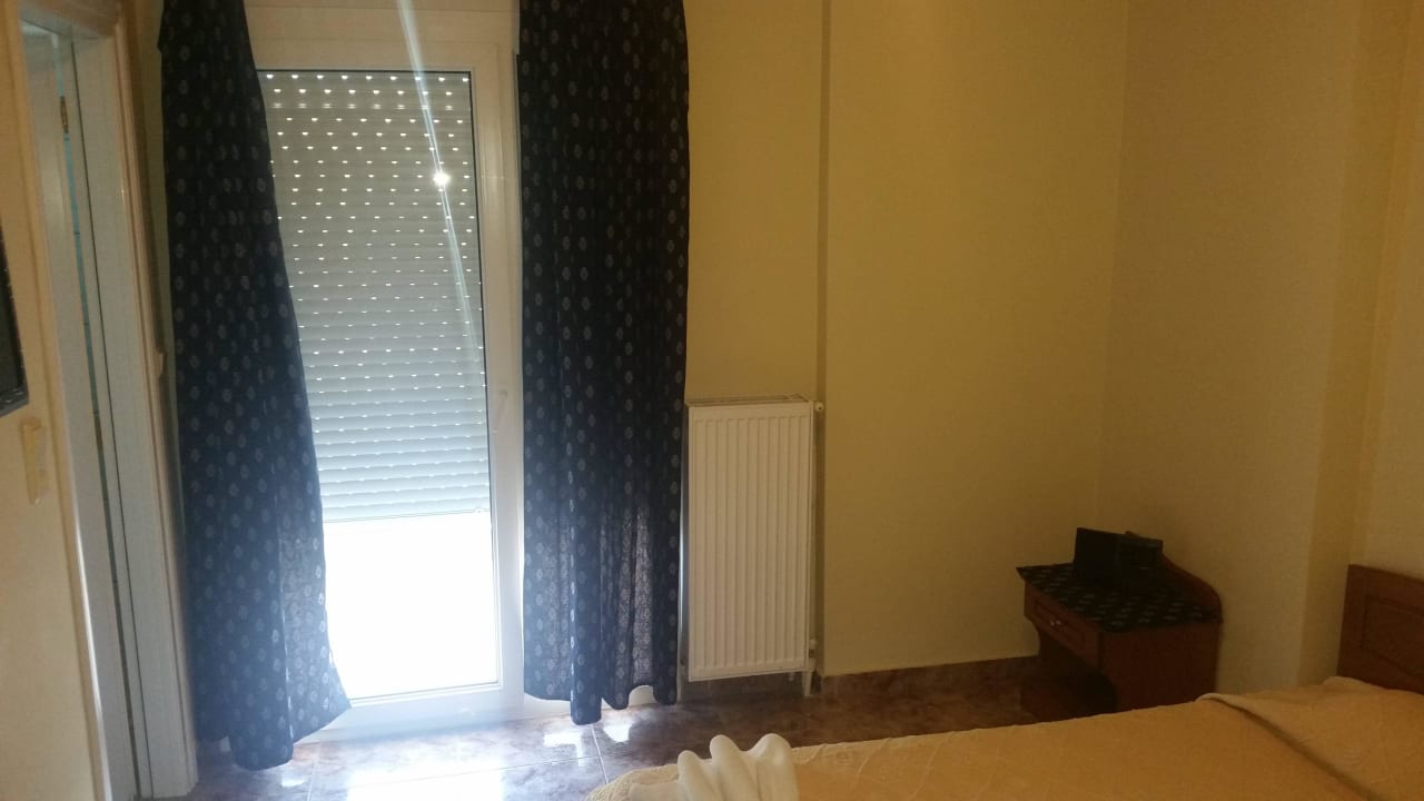Zimmer mit Balkontür (Rollläden) Hotel Possidona Beach