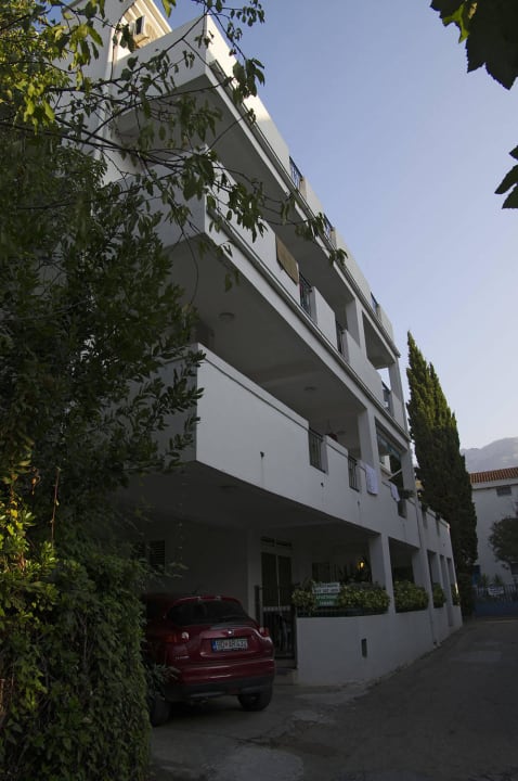 Apartments Tamara - вид с улицы Apartments Tamara