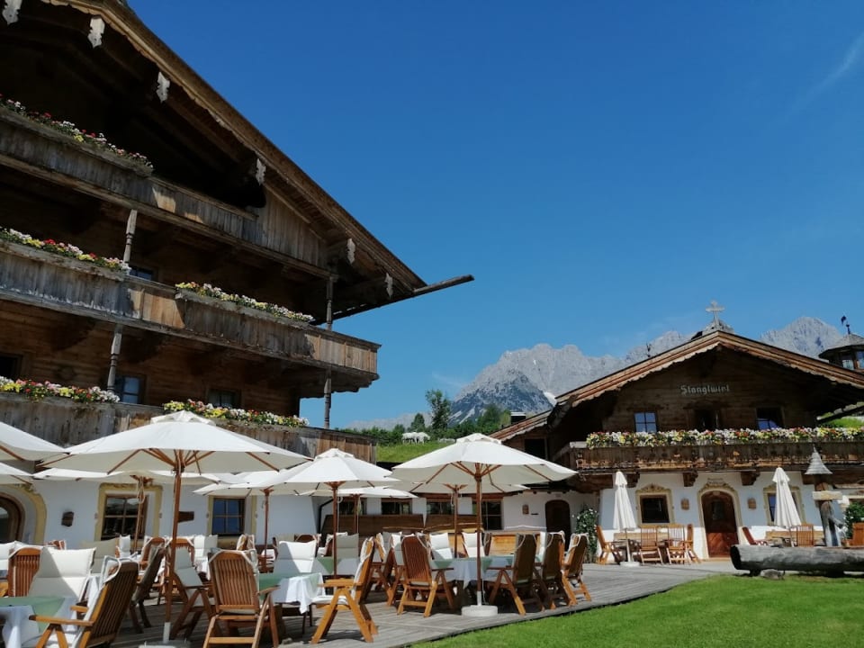 Außenansicht Biohotel Stanglwirt