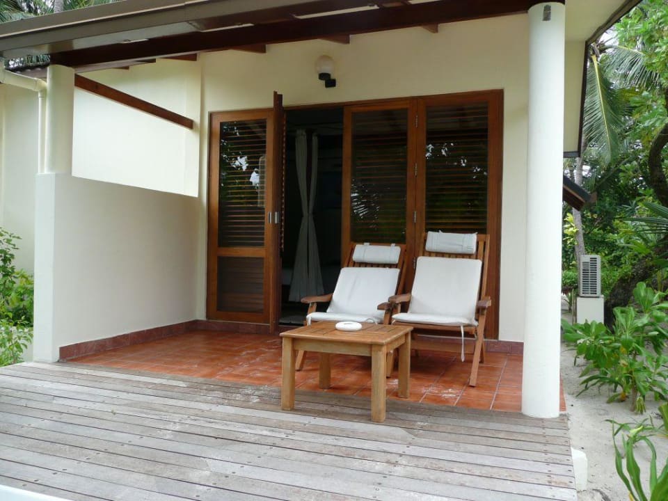 Bungalow-Terrasse von außen Kuramathi Maldives