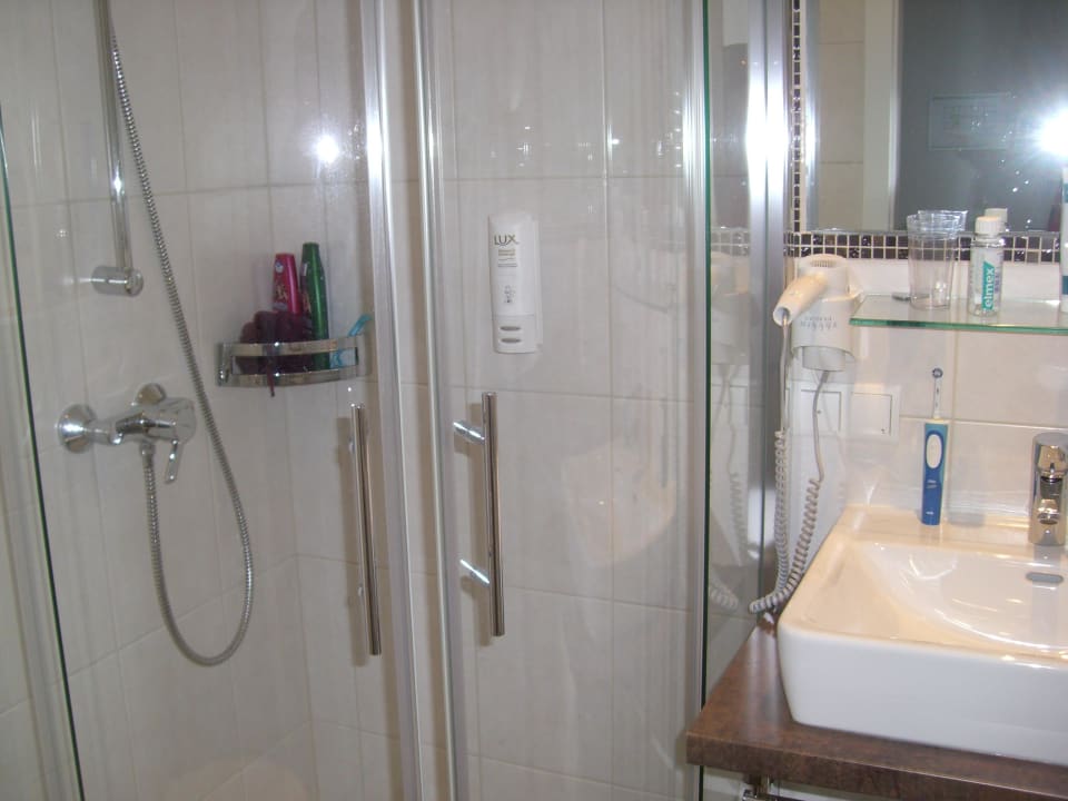 Neu renoviertes Bad im Standardzimmer Gut Wenghof - Family Resort